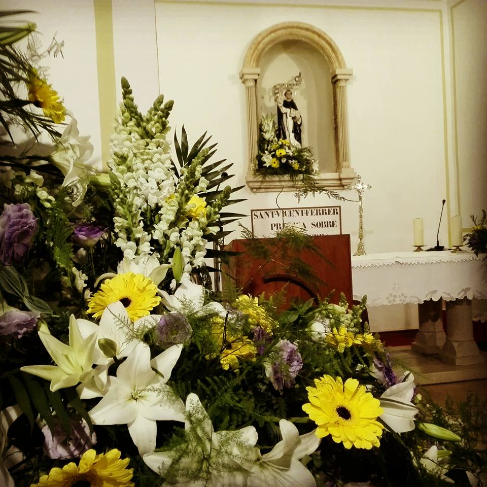 Flores en iglesia